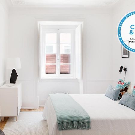 Renovated Charming Apartment With Terrace In Lapa Lisbon Bagian luar foto