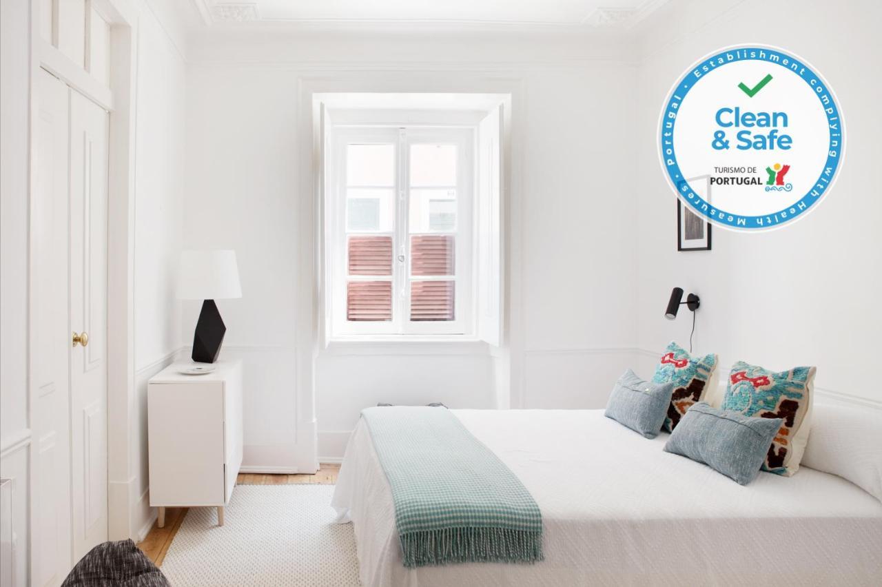 Renovated Charming Apartment With Terrace In Lapa Lisbon Bagian luar foto
