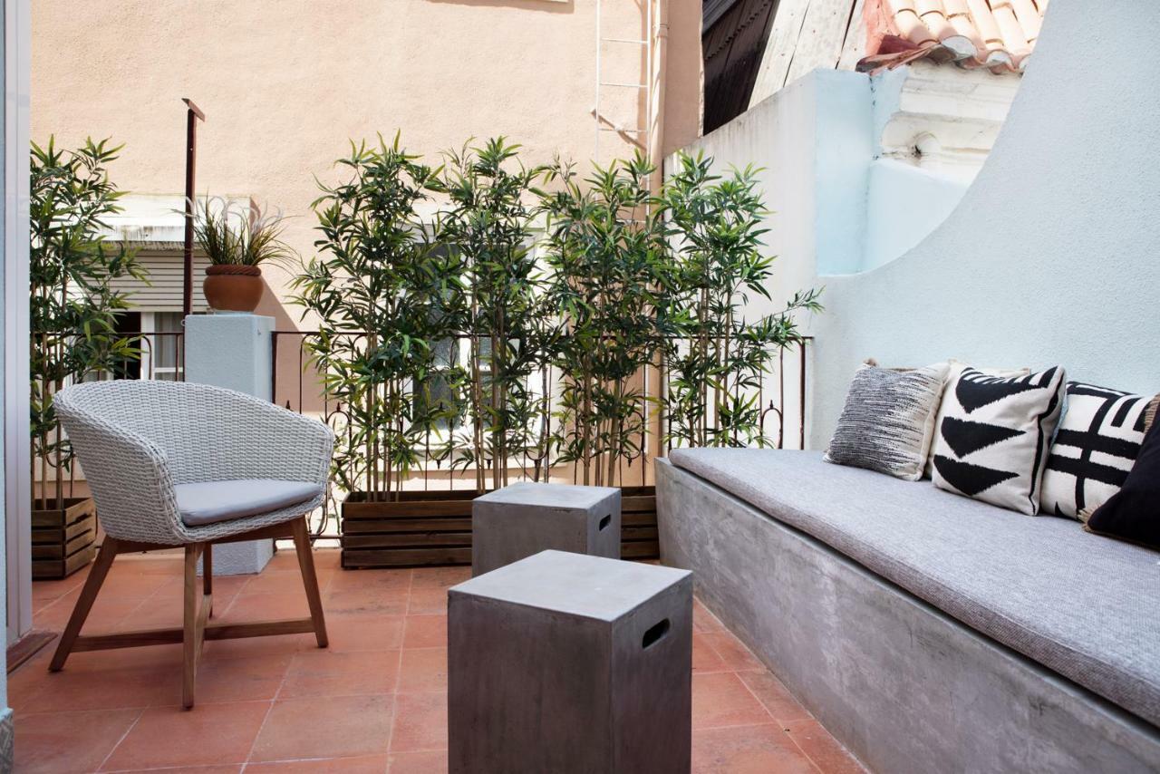 Renovated Charming Apartment With Terrace In Lapa Lisbon Bagian luar foto