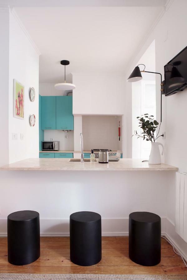 Renovated Charming Apartment With Terrace In Lapa Lisbon Bagian luar foto