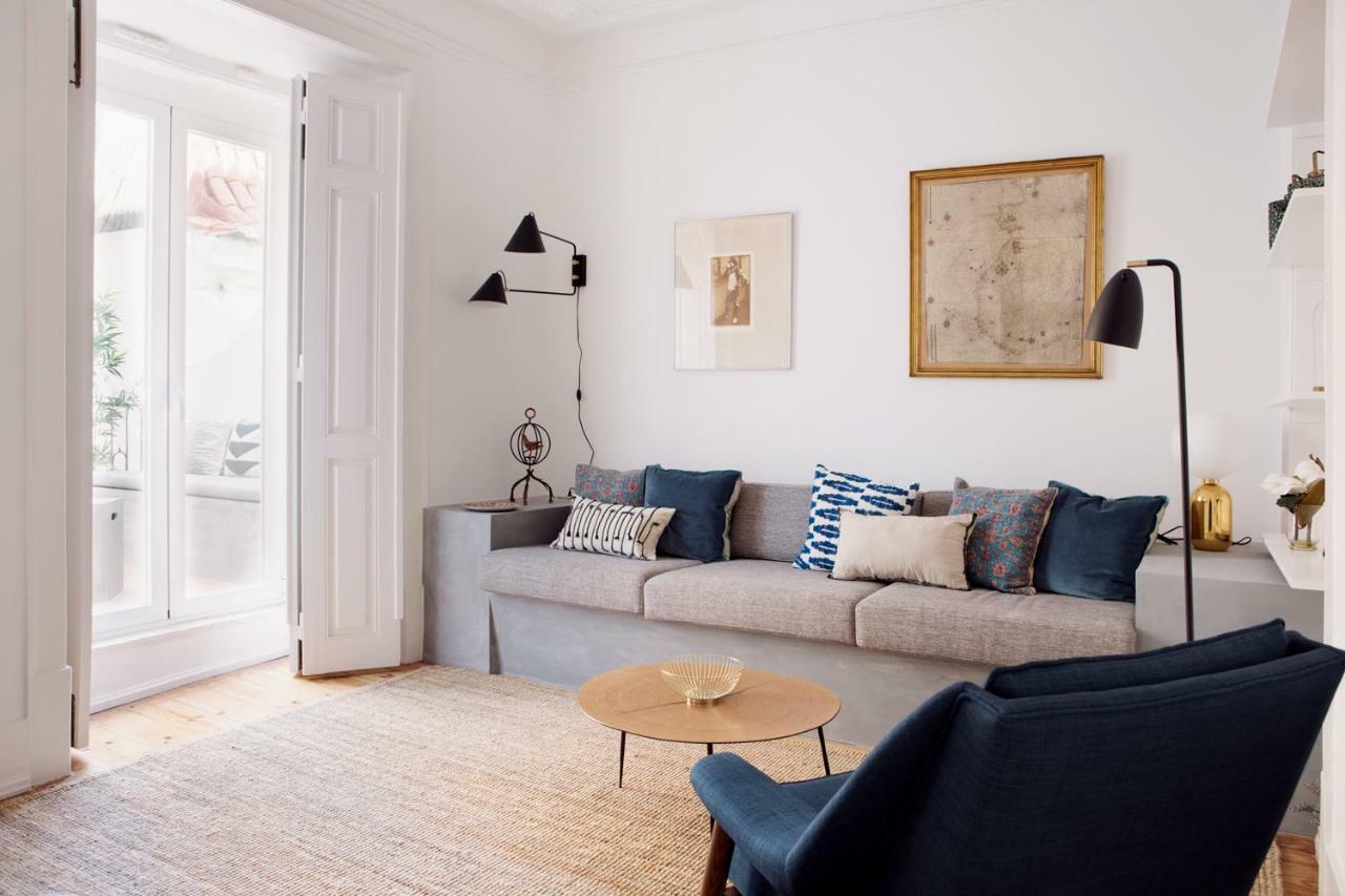 Renovated Charming Apartment With Terrace In Lapa Lisbon Bagian luar foto