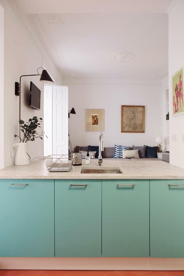 Renovated Charming Apartment With Terrace In Lapa Lisbon Bagian luar foto