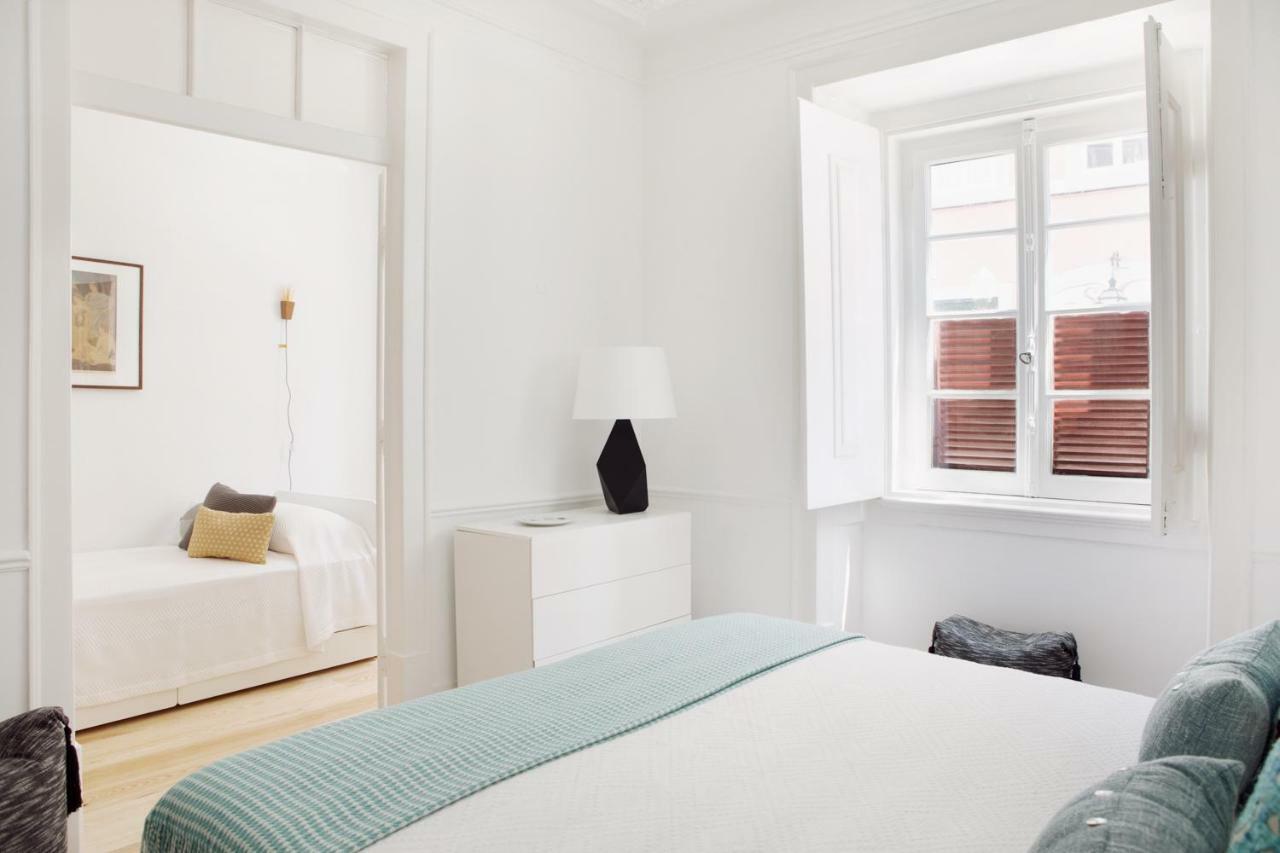 Renovated Charming Apartment With Terrace In Lapa Lisbon Bagian luar foto