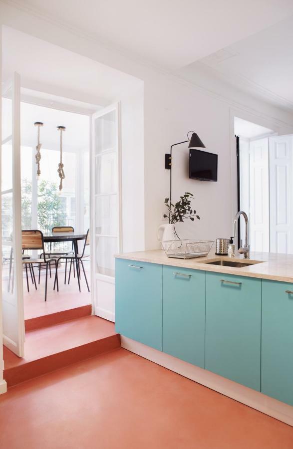 Renovated Charming Apartment With Terrace In Lapa Lisbon Bagian luar foto